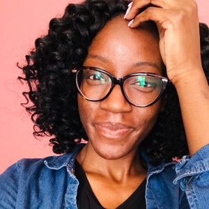 Meet your Posher, Alexis